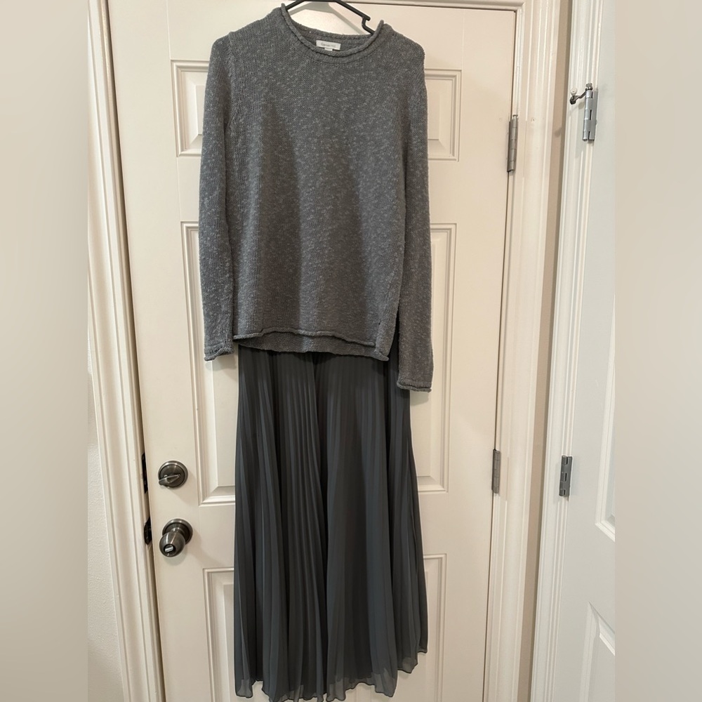 This is a sweater and skirt. Excellent condition.